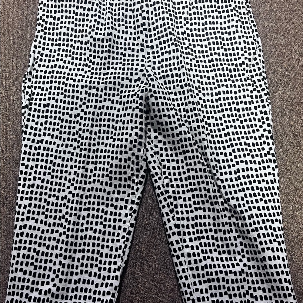 Chico's Black and White Geometric Women’s Shorts